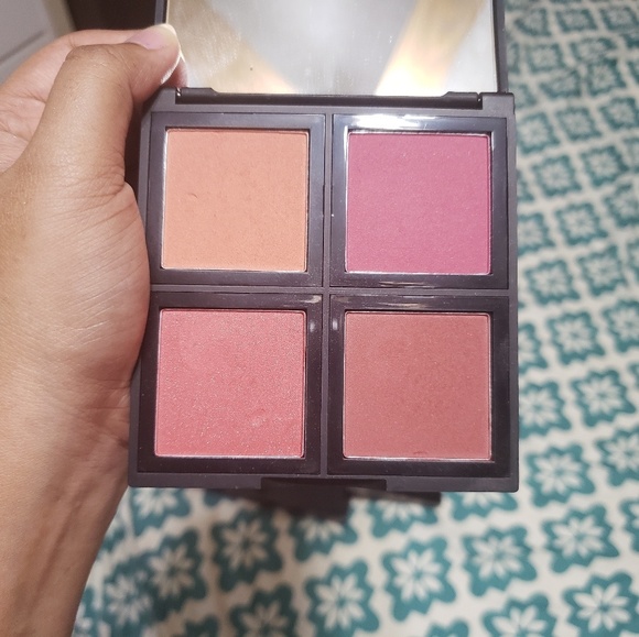 Makeup Bundle - Picture 1 of 5